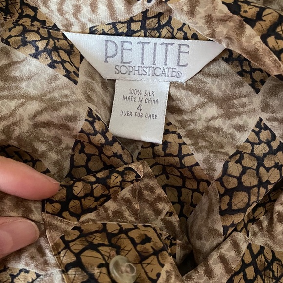 Petite Sophisticate 100% SILK Brown Geo Blouse 4 - Picture 16 of 16